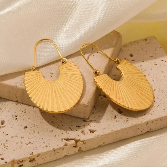 Crescent 18K Gold Plated Stainless Steel Waterproof Earrings - Picture 9 of 11